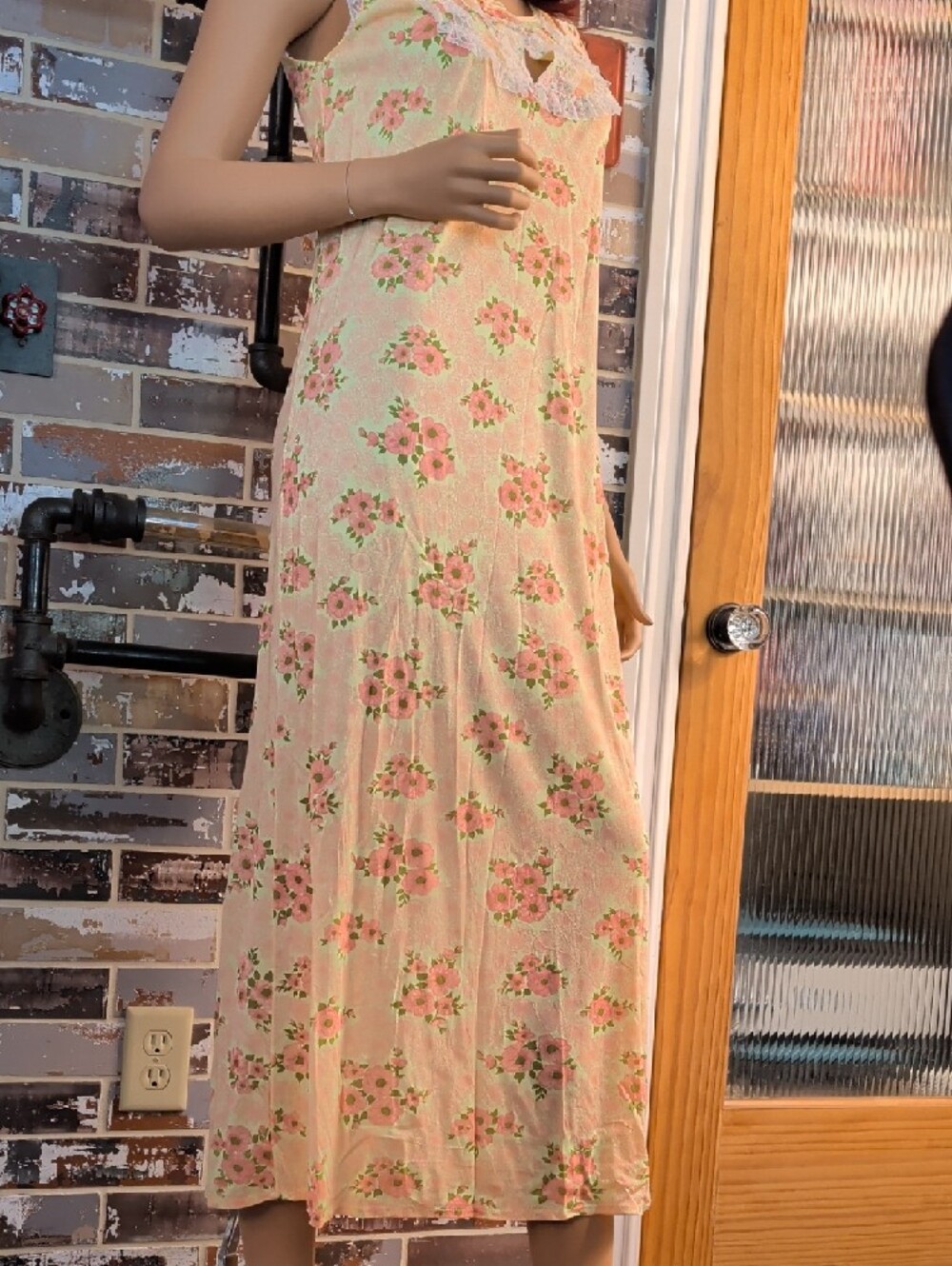 Vintage 1960's Pink And Yellow Floral Nightgown With Lace Bodice Size Small - Picture 7 of 7